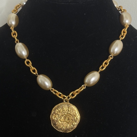 Chanel Vinatage Gold Plated and Chunky Pearl Medallion Necklace - Picture 1 of 1